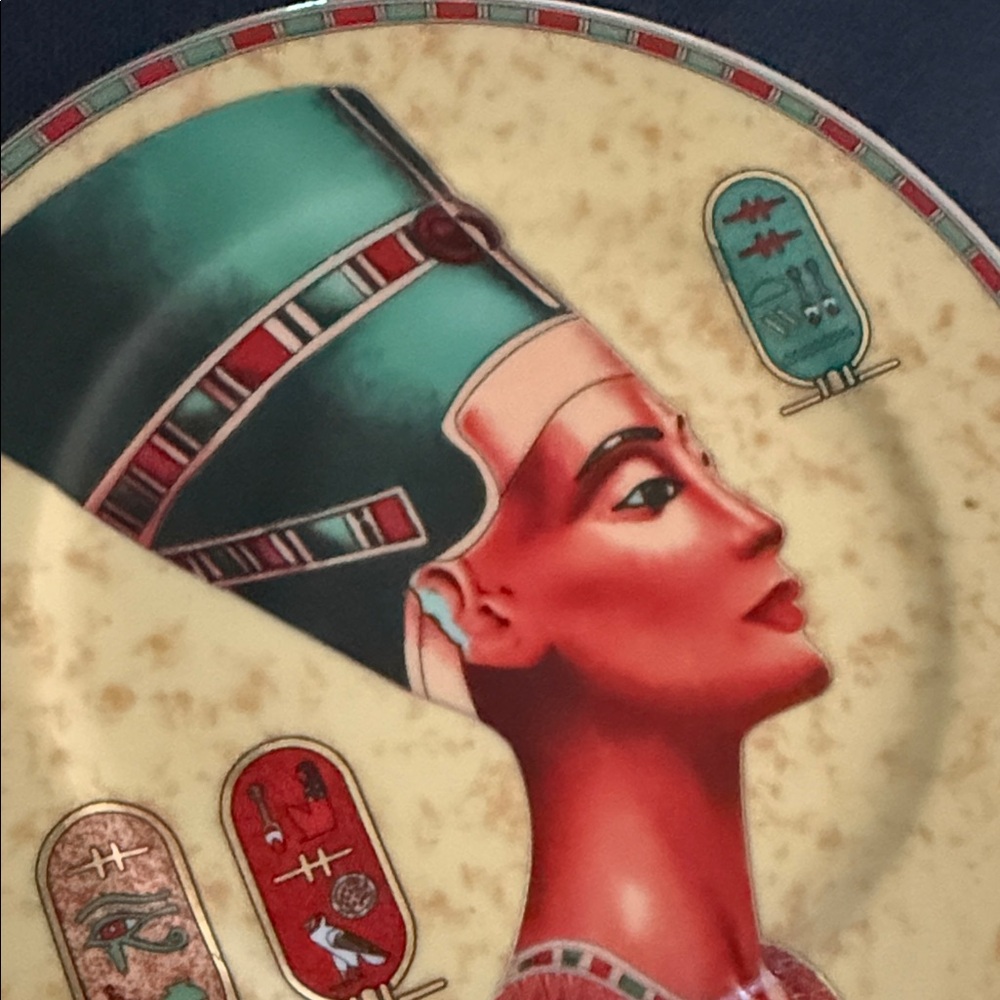Egyptian Queen Decorative Plate - Picture 3 of 7